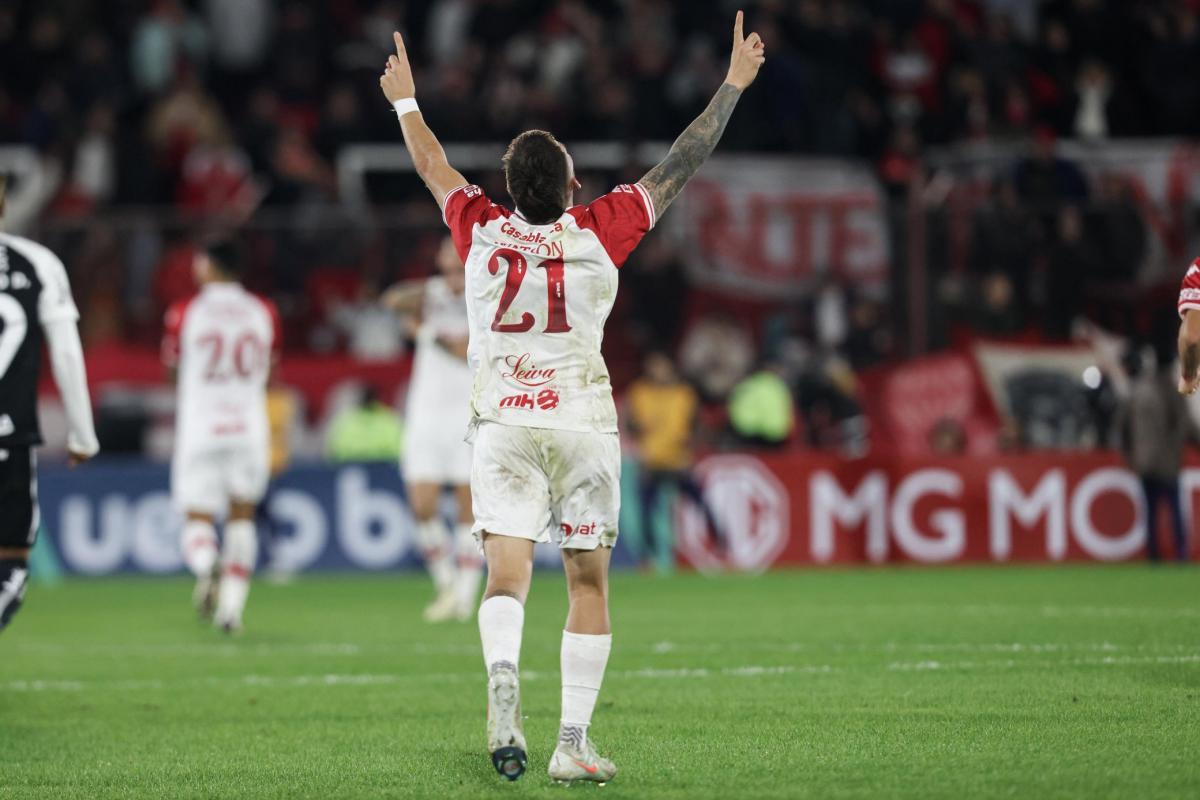 VIDEO | Huracán es una máquina: volteó a Corinthians y clasificó como uno de los mejores primeros