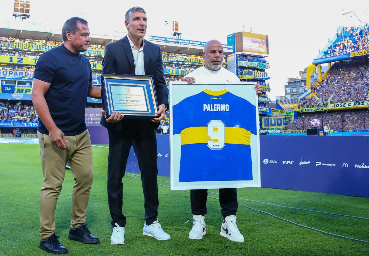 La Bombonera se emocionó y homenajeó a Martín Palermo