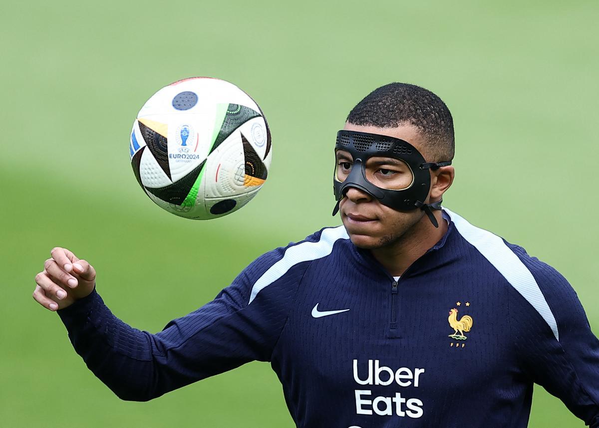 El "enmascarado" Mbappé entrenó y se perfila para volver contra Polonia