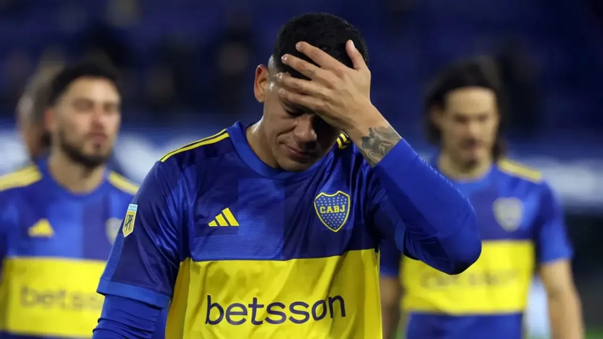 Bronca en Boca por las fotos de Rojo con otra camiseta y en un boliche