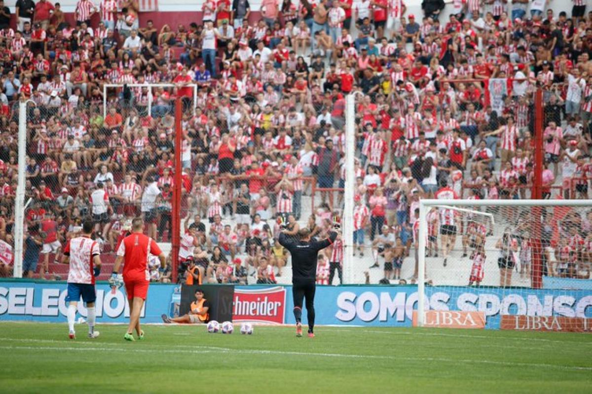 Huracán visita a Instituto para seguir en la punta