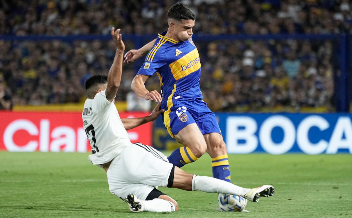 VIDEO | Cavani le salvó la ropa a Boca y a Gago ante Riestra y la hinchada se expresó