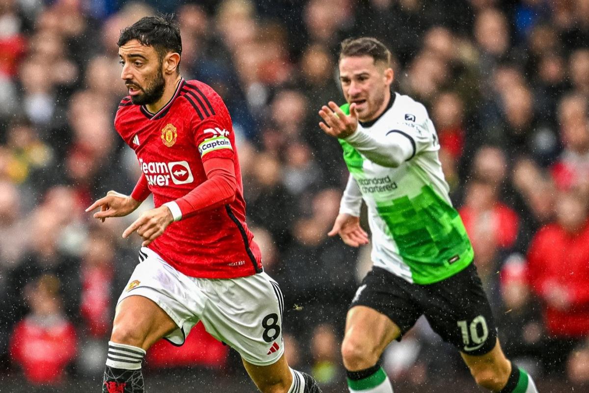 VIDEO | Liverpool le sacó un empate al Manchester United y comparte la punta con Arsenal