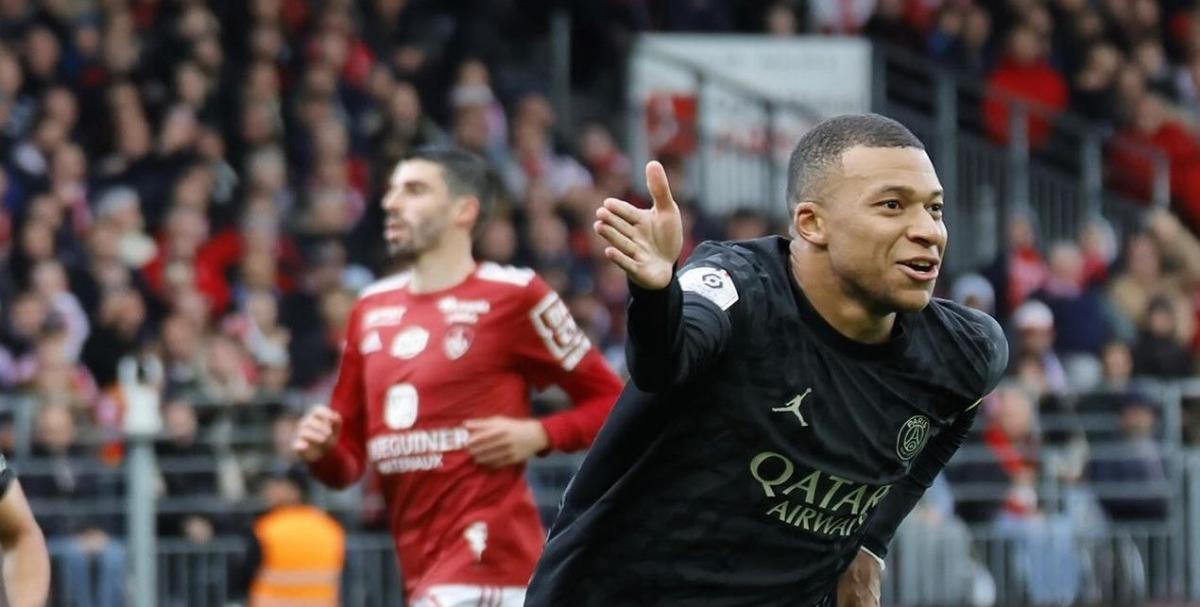 Mbappé metió un doblete para la victoria del PSG ante Brest