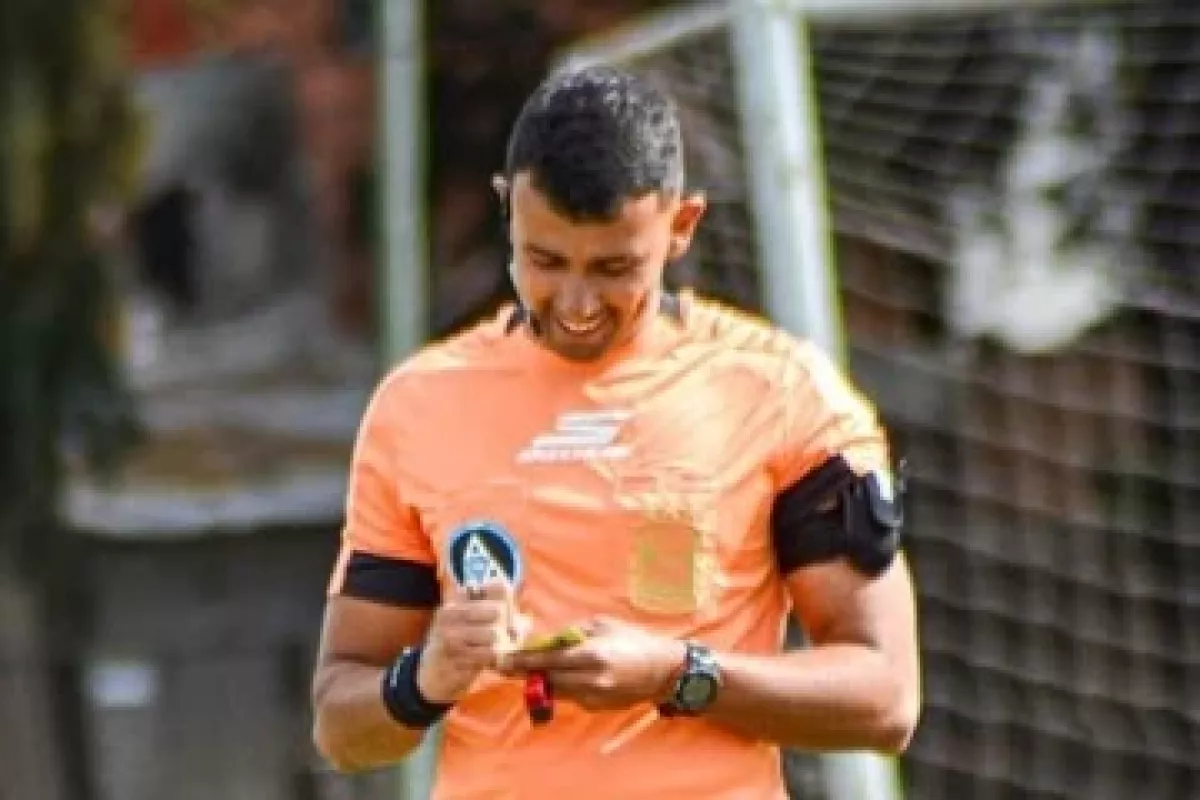 VIDEO | La AFA echó a un árbitro por "atentar contra los valores del fútbol"