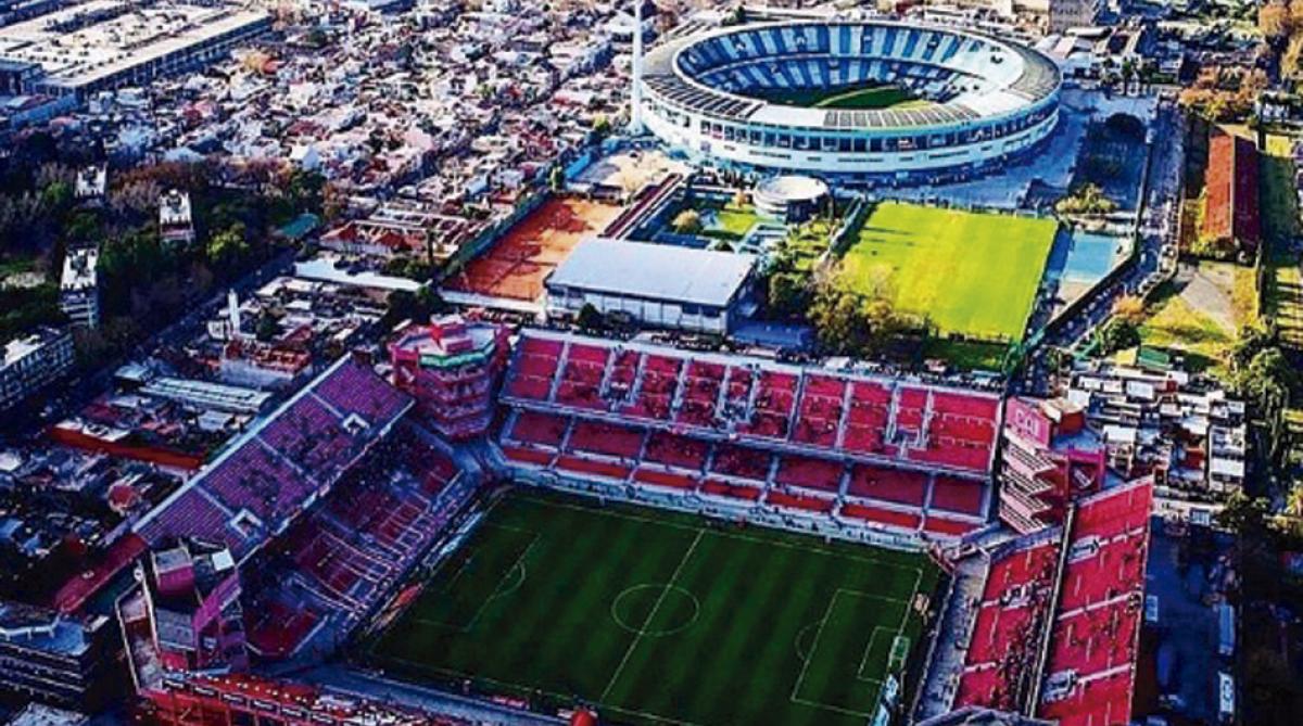 Racing analiza ser local en la cancha de Independiente...