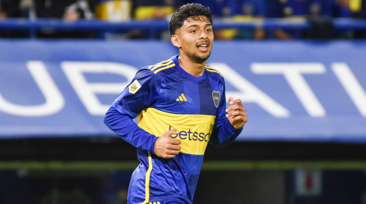 Boca define la salida de Medina y apareció una oferta por Zenón