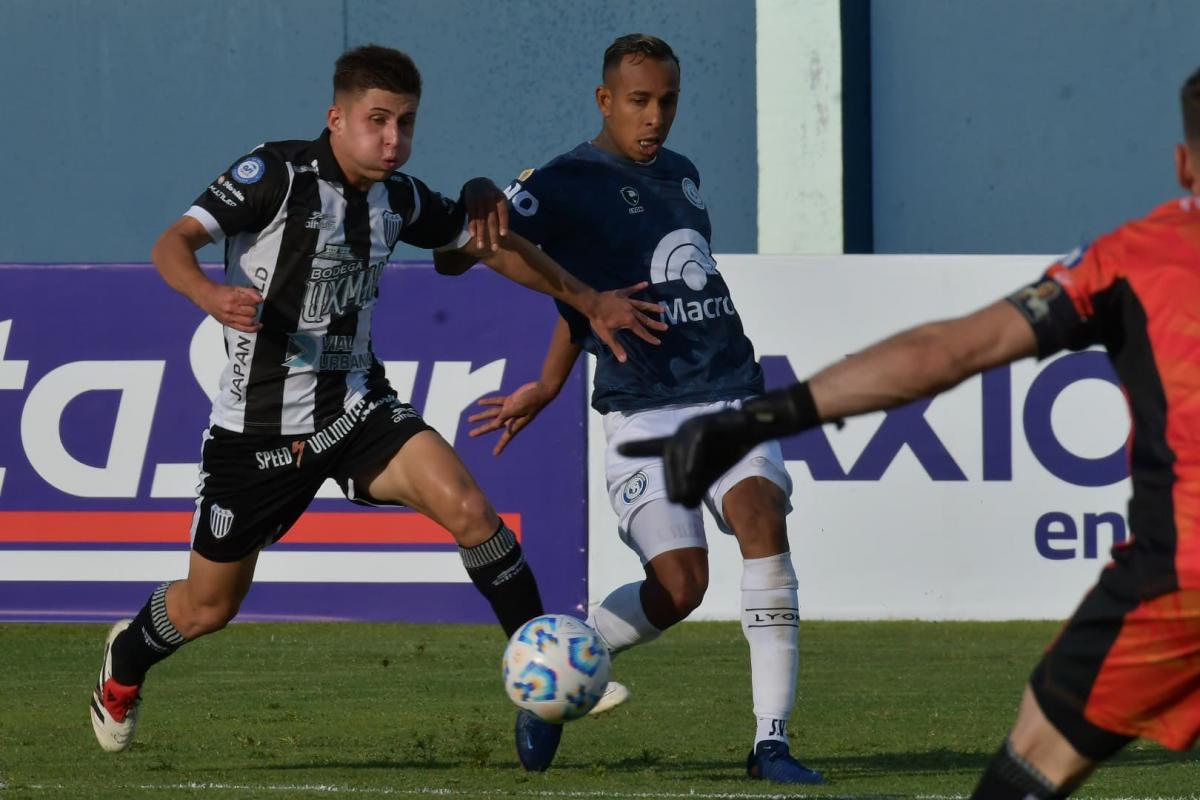 VIDEO | Independiente Rivadavia sacó a Estudiantes de Caseros