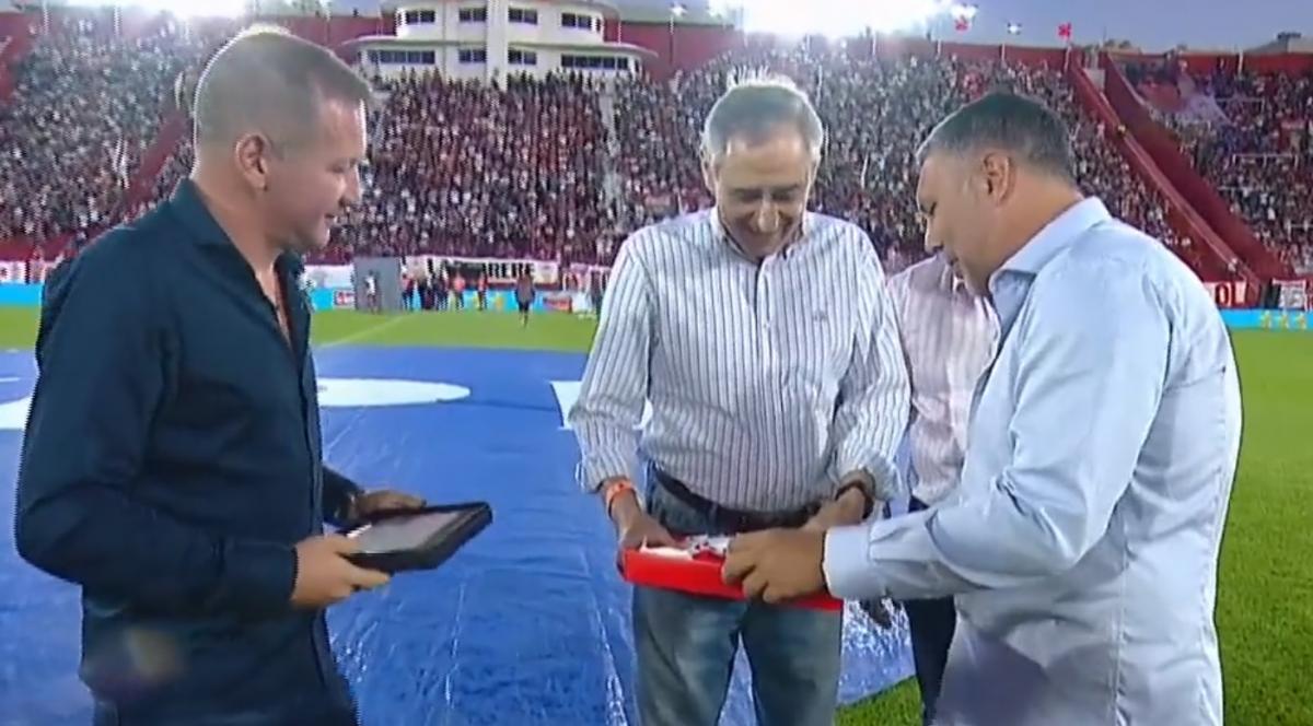 Huracán homenajeó a Cappa antes de enfrentar a River