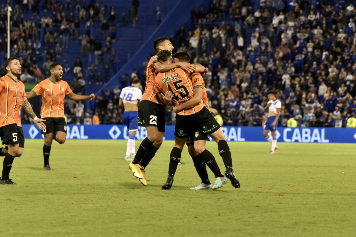 Vélez se duerme en el final, Banfield reacciona y logra una igualdad milagrosa