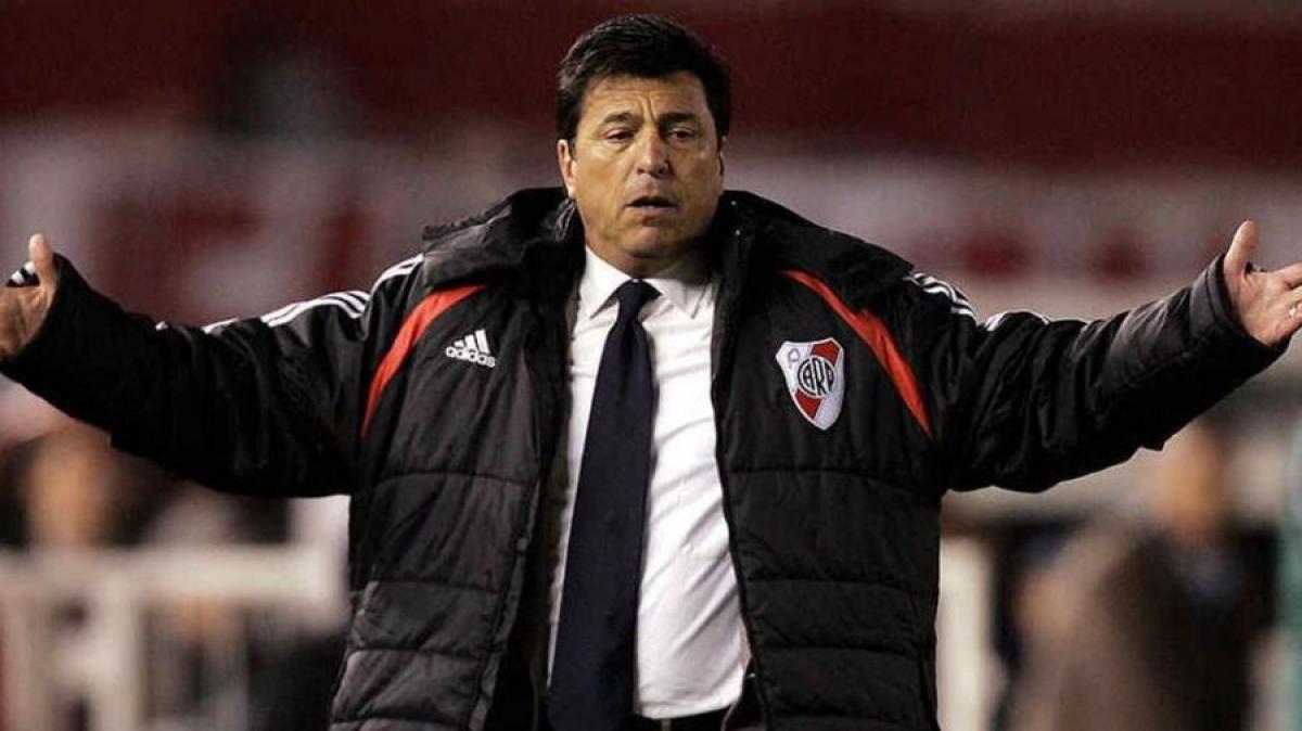 Pasarella dejó buenos recuerdos como jugador y entrenador, pero su mala gestión como presidente manchó su imagen. 