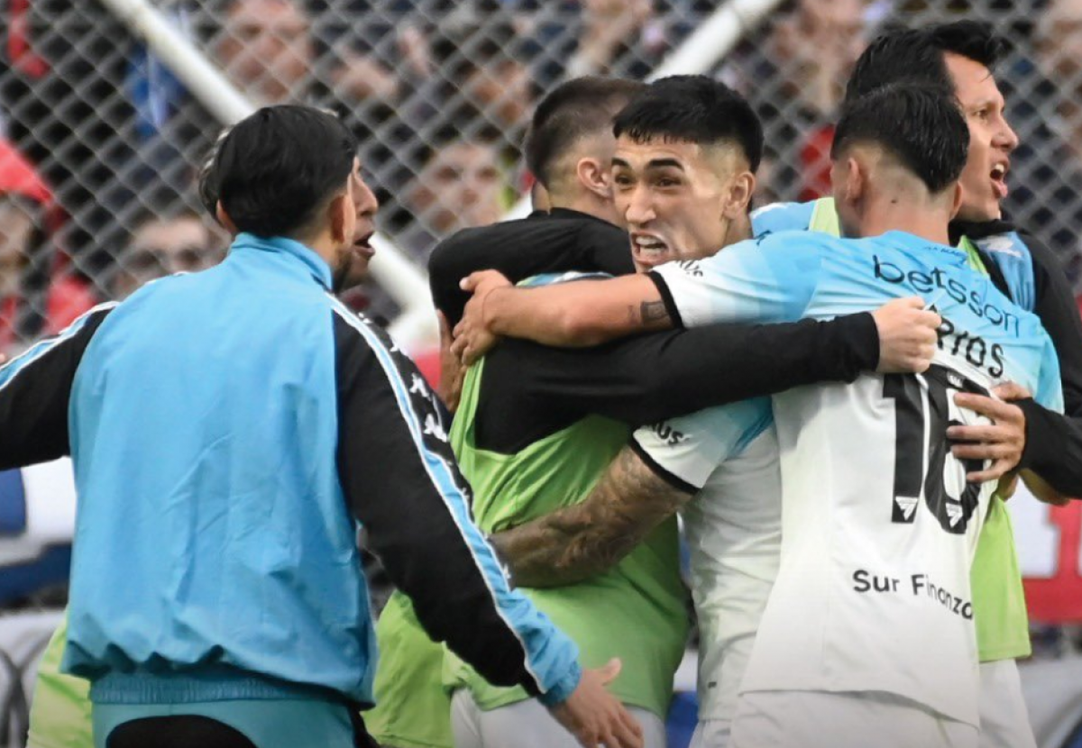 VIDEO | Racing se lo dio vuelta a San Lorenzo y quedó a 3 de la punta